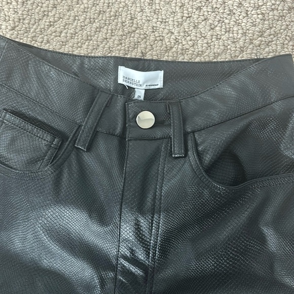 Danielle Bernstein Black Embossed Croc Ankle Flare - Picture 1 of 6